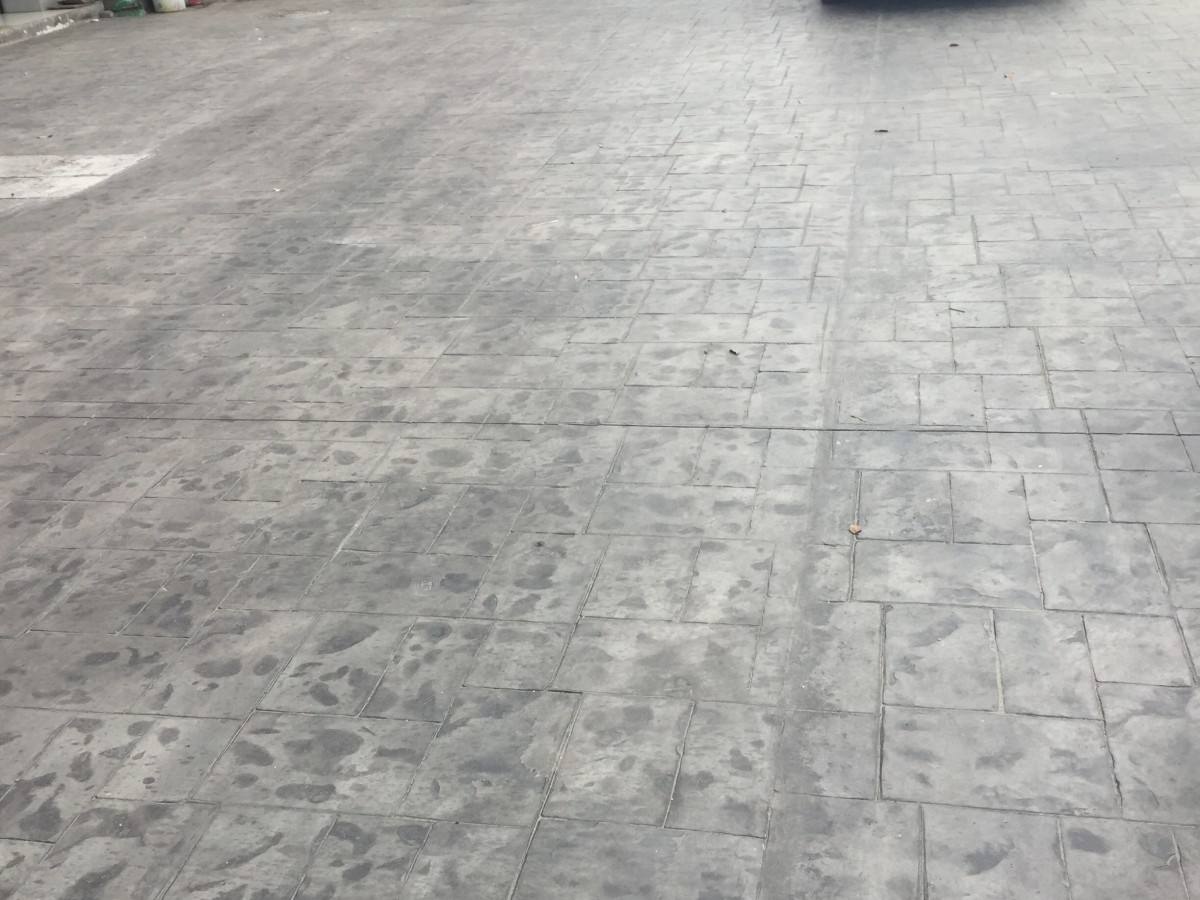艺术压模地坪 - 杭州压花地坪施工案例：谋成地坪西湖景区步道，仿石纹理压模混凝土防滑耐磨