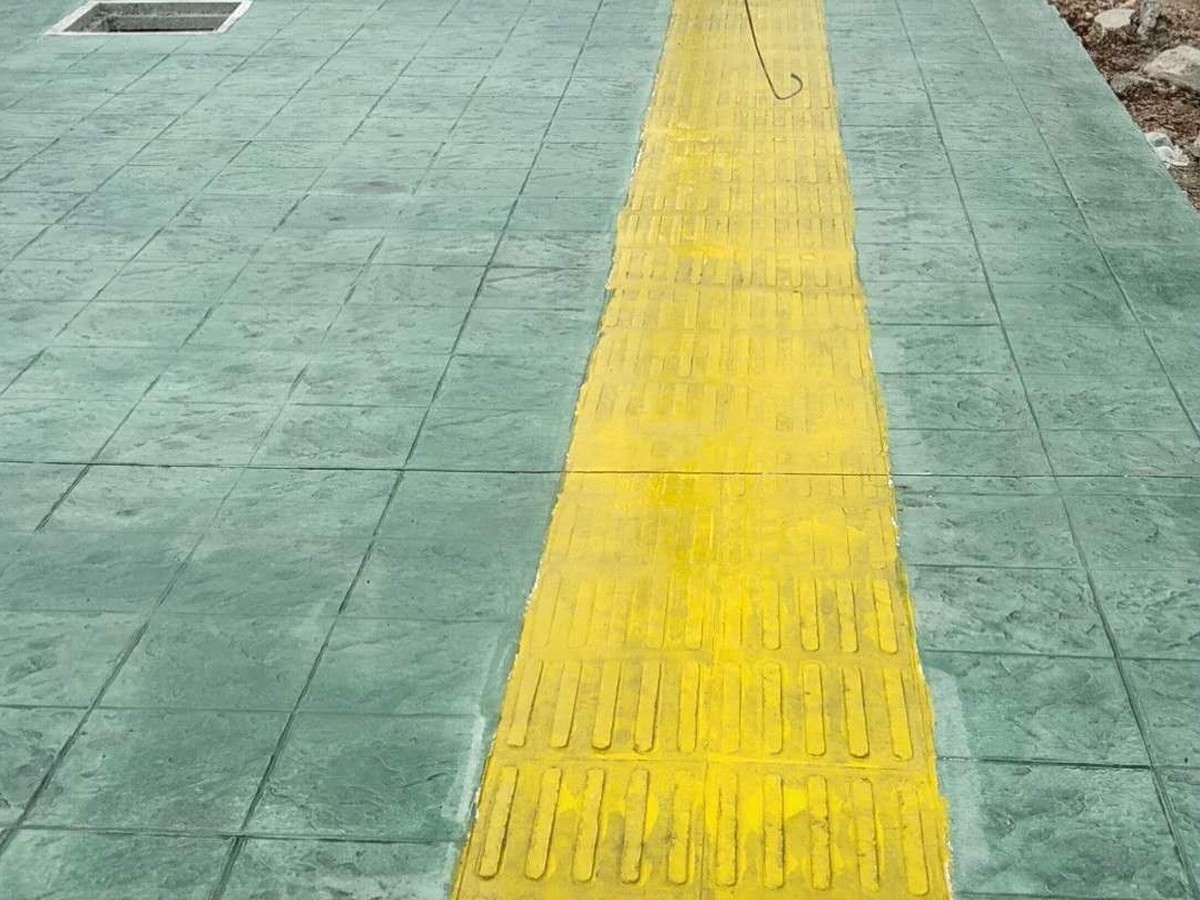 艺术压模地坪 - 南昌压花地坪施工案例：谋成地坪景区路面，仿石纹理压模混凝土防滑耐磨