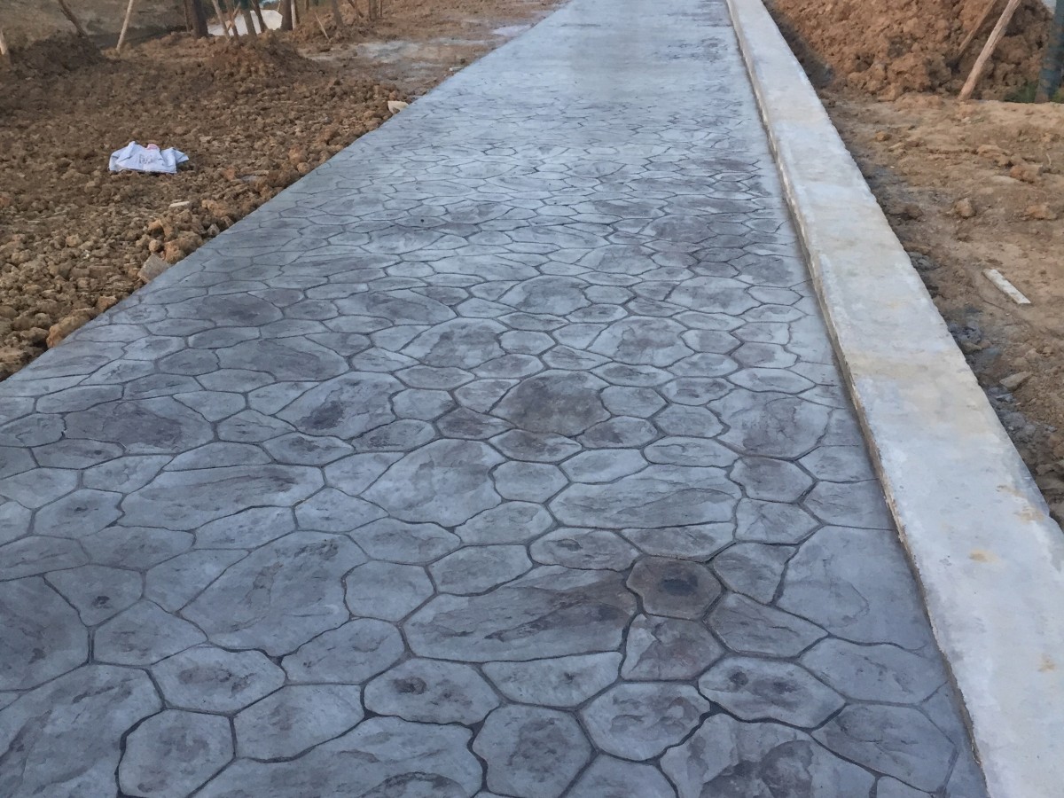 艺术压模地坪 - 南昌压花地坪施工案例：谋成地坪省级行政广场，仿石纹理压模混凝土防滑耐磨
