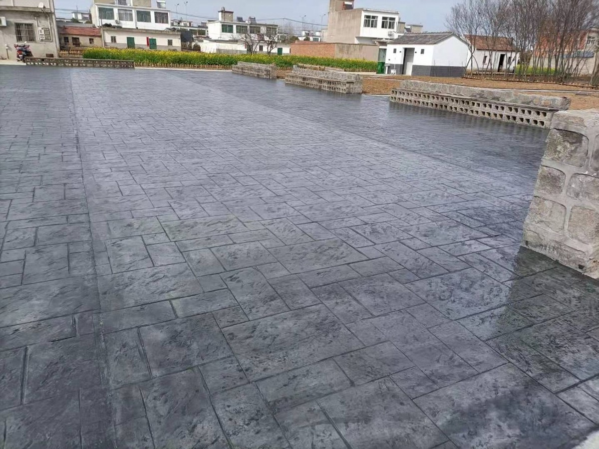 艺术压模地坪 - 武汉压花地坪施工案例：谋成地坪停车场，仿石纹理压模混凝土防滑耐磨
