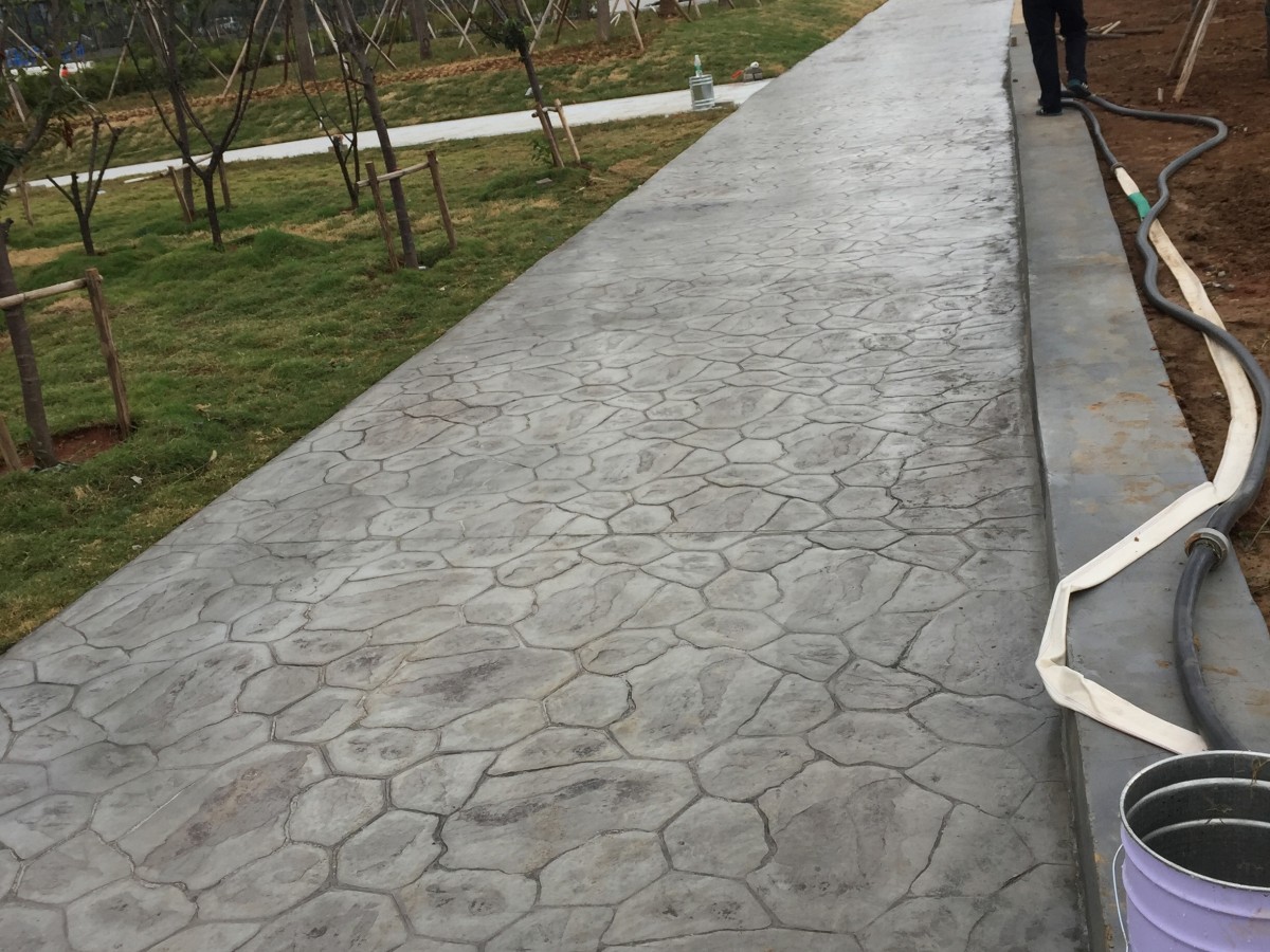 艺术压模地坪 - 芜湖压花地坪施工案例：谋成地坪商业步行街，仿石纹理压模混凝土防滑耐磨