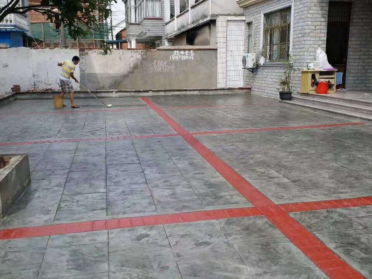 艺术压模地坪 - 郑州压花地坪施工案例：谋成地坪广场，仿石纹理压模混凝土防滑耐磨