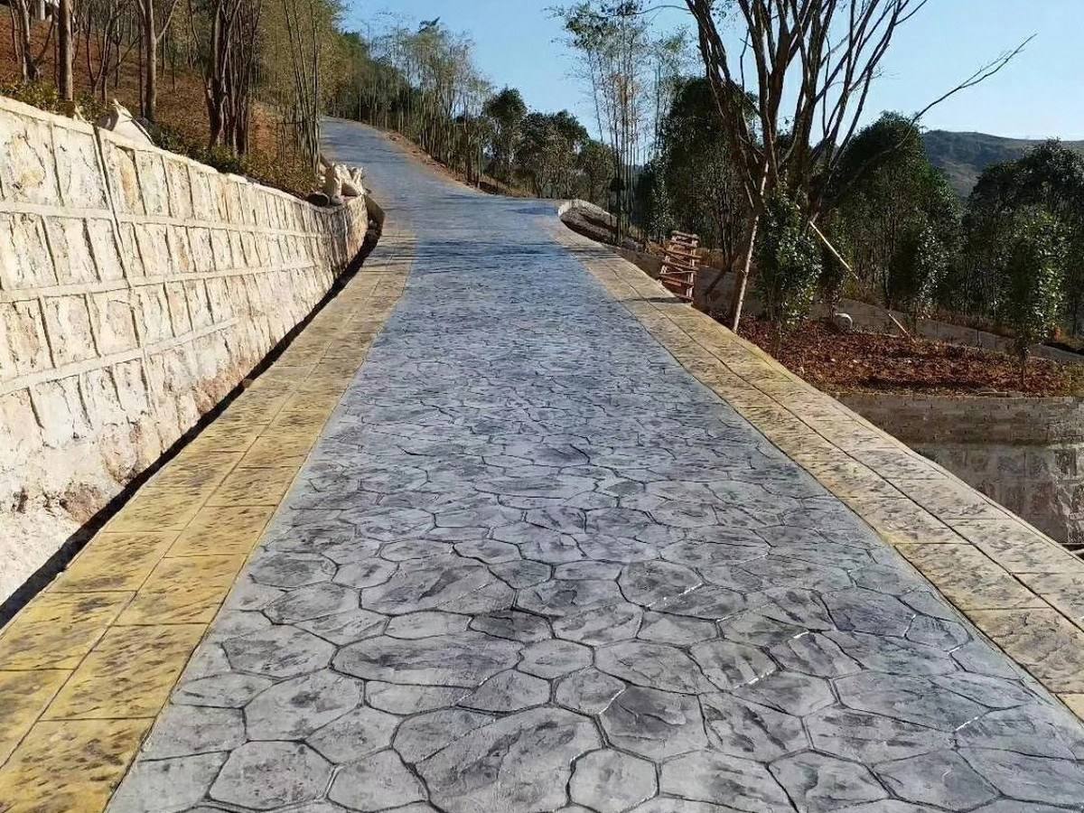 路面压花地坪案例：谋成地坪小区道路压模地坪
