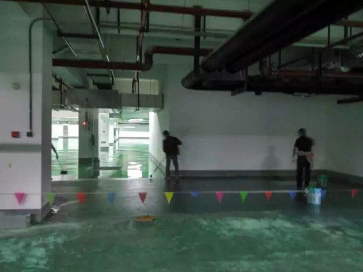 环氧地坪漆 - 郑州环氧地坪漆施工案例：谋成地坪商场地面，耐磨耐压、洁净防尘。河南专业环氧地坪漆