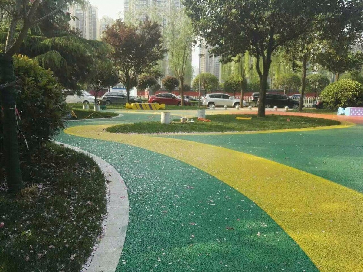 透水混凝土 - 郑州透水混凝土施工案例：谋成地坪停车场，海绵城市指定工艺。河南专业透水混凝土厂家