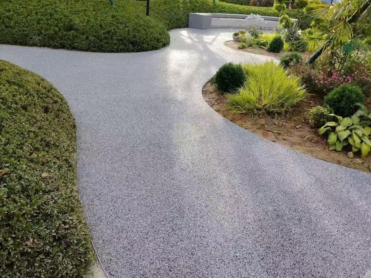 胶粘石 - 济南胶粘石施工案例：谋成地坪商业街，天然石子+高分子胶粘剂。山东专业胶粘石厂家，