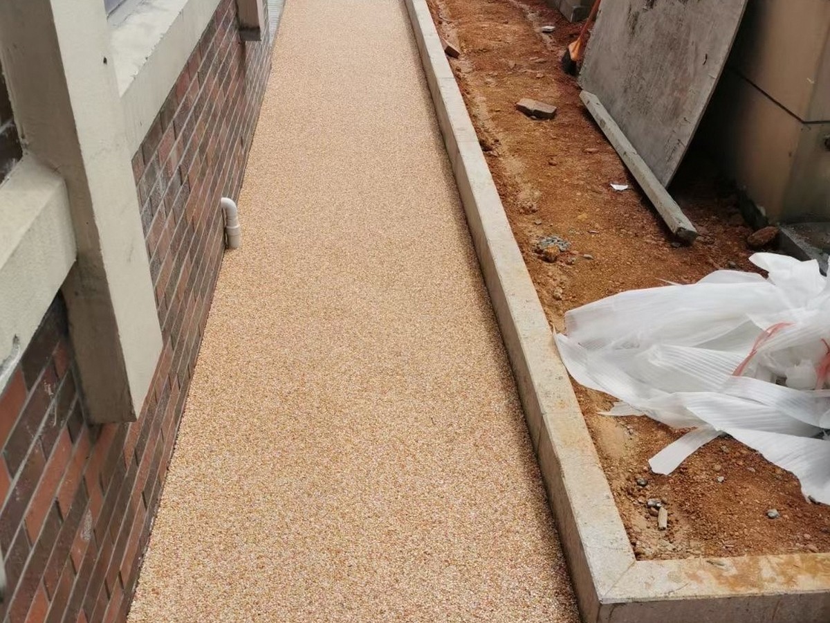 胶粘石 - 无锡胶粘石施工案例：谋成地坪园林道路，色彩自然。江苏专业胶粘石厂家，设计施工一体