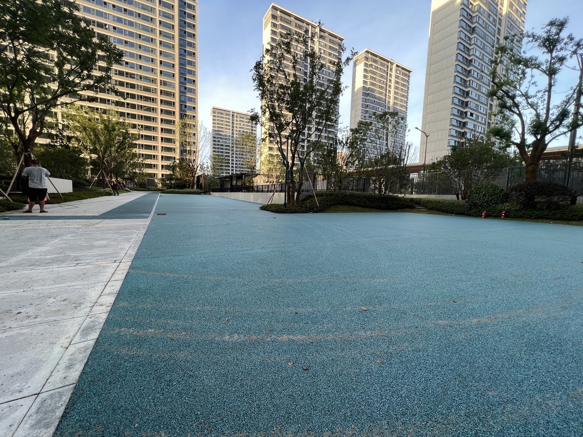冷拌沥青 - 济南冷拌沥青施工案例：谋成地坪厂区道路，常温拌合无需加热。山东专业冷拌沥青厂家，