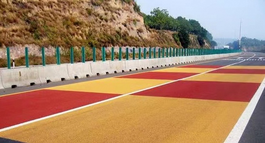 彩色防滑路面 - 合肥彩色防滑路面施工案例：谋成地坪小区道路，彩色陶瓷颗粒防滑路面。安徽专业彩色防