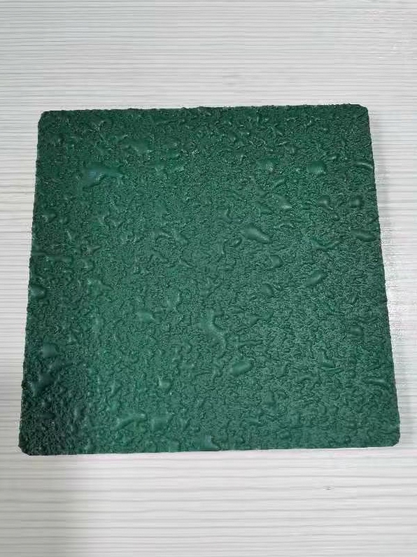 彩色防滑路面 - 黄石彩色防滑路面施工案例：谋成地坪学校操场，防滑等级R3以上。湖北专业彩色防滑路