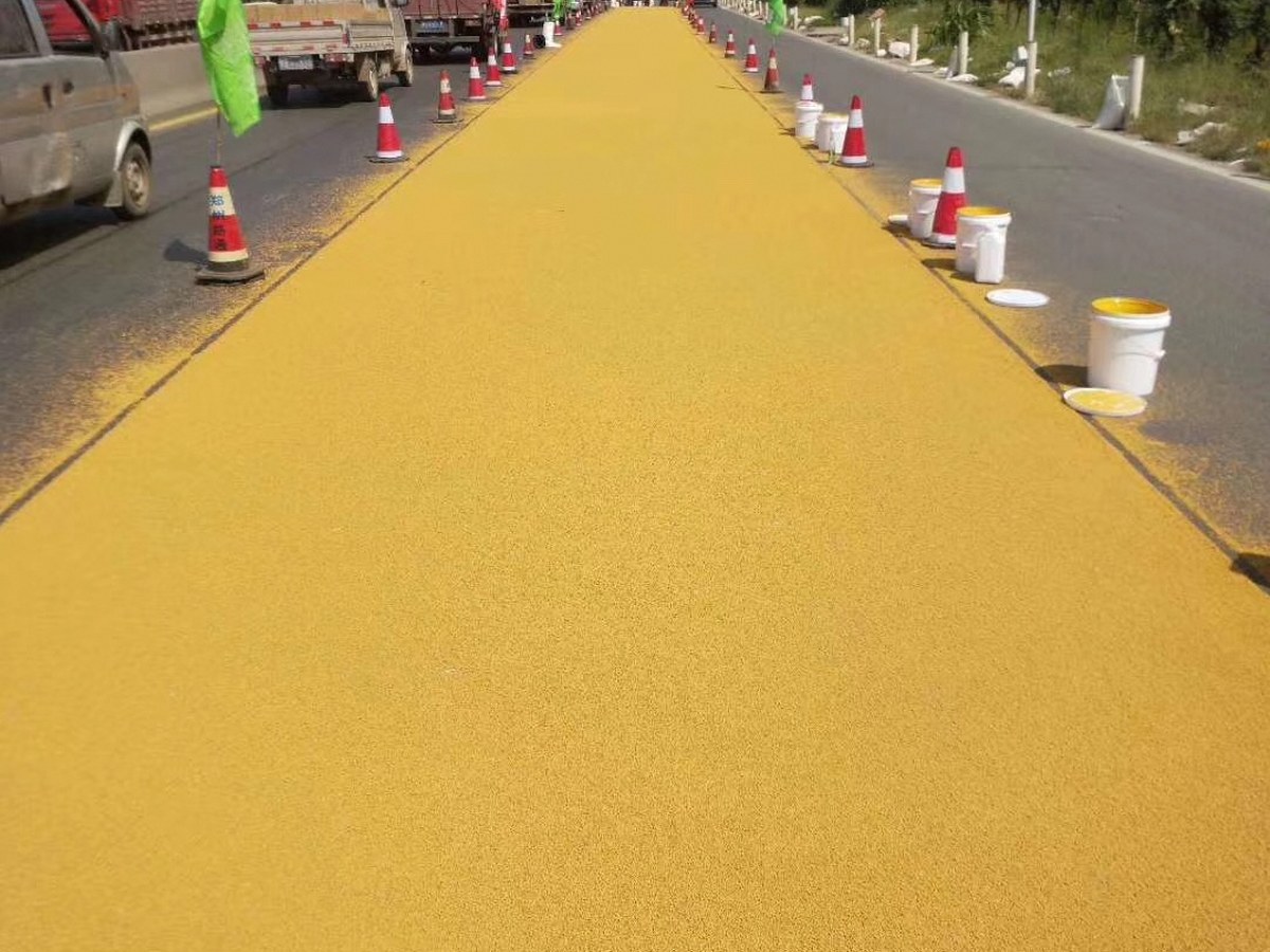 彩色防滑路面 - 济南彩色防滑路面施工案例：谋成地坪小区道路，雨雪天不打滑。山东专业彩色防滑路面厂