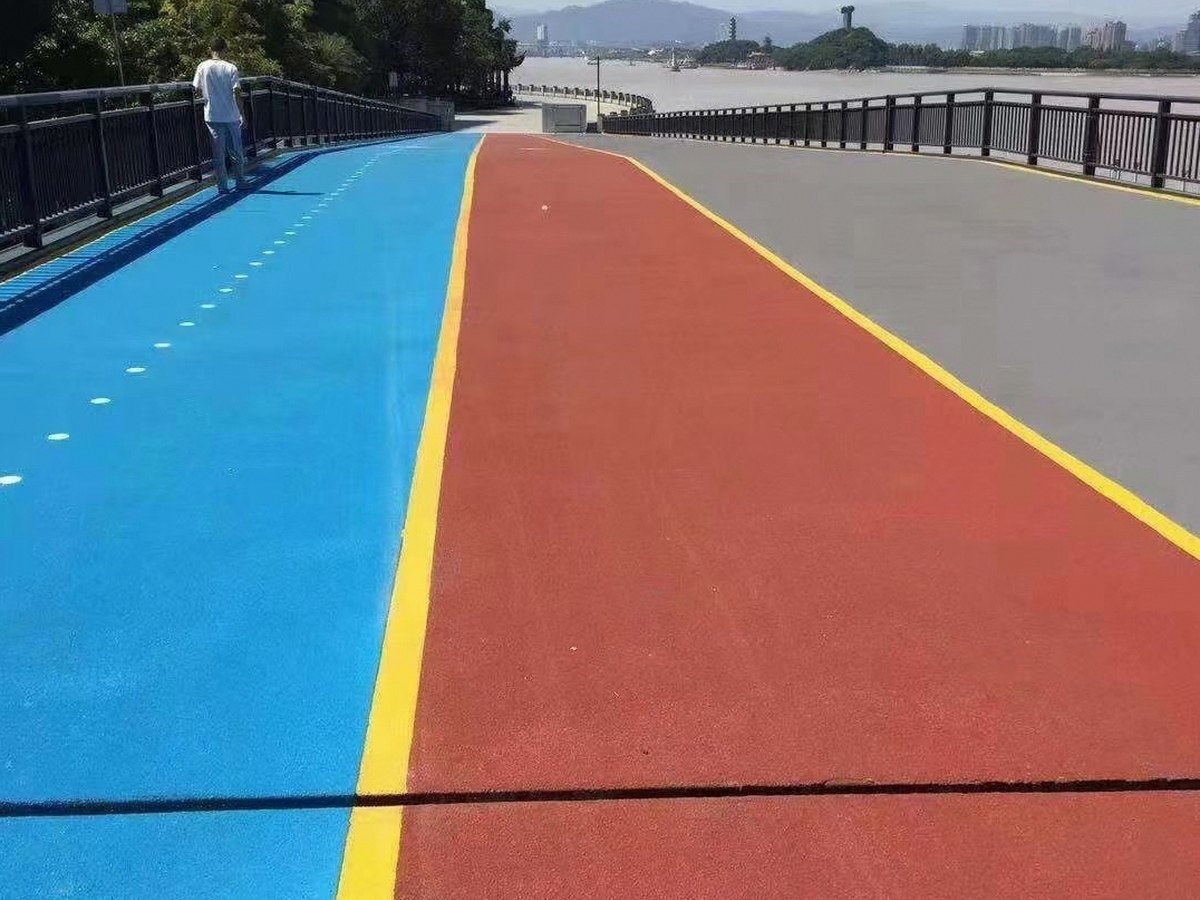 彩色防滑路面 - 宁波彩色防滑路面施工案例：谋成地坪学校操场，色彩持久10年不褪。浙江专业彩色防滑