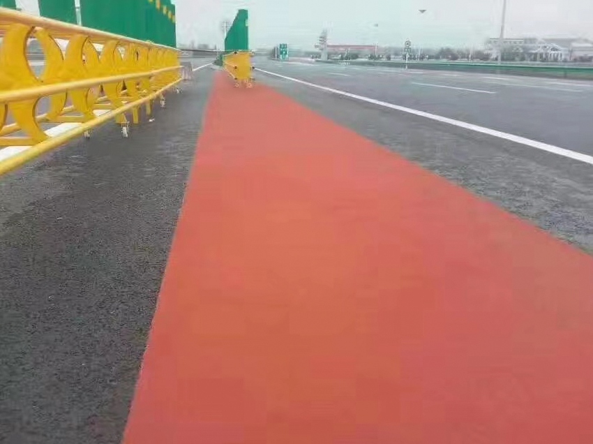 彩色防滑路面 - 武汉彩色防滑路面施工案例：谋成地坪景区道路，色彩持久10年不褪。湖北专业彩色防滑