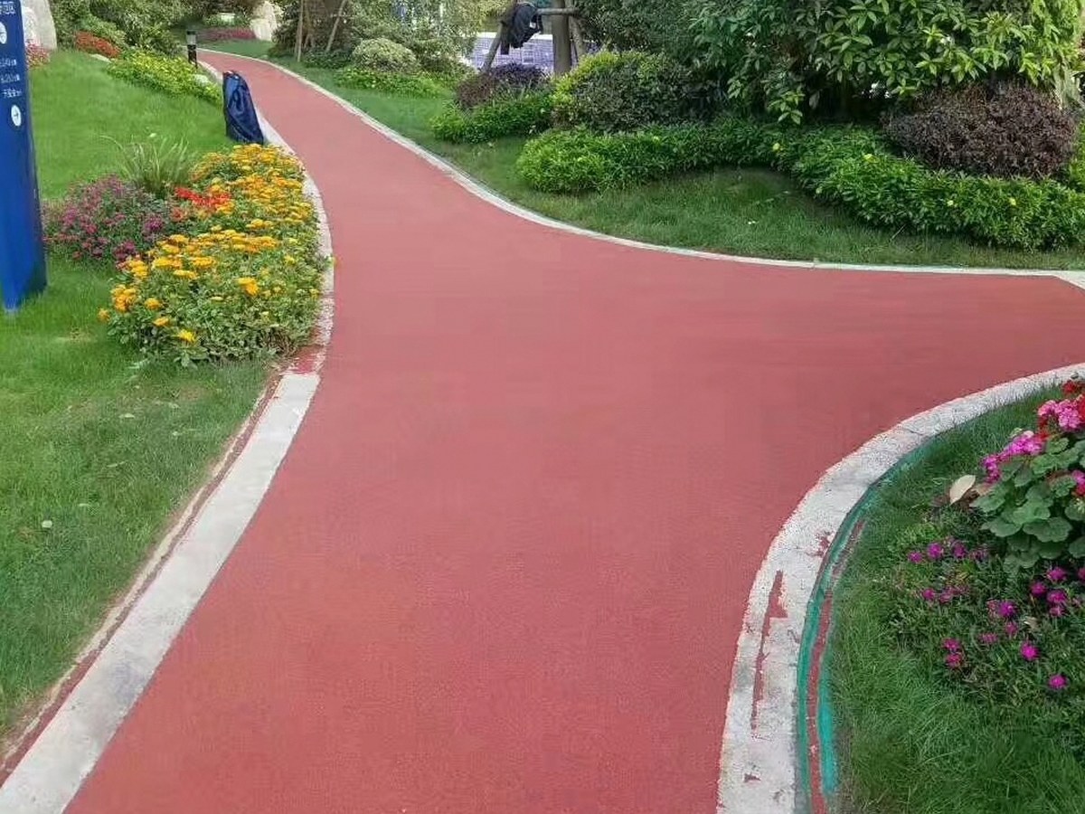彩色防滑路面 - 郑州彩色防滑路面施工案例：谋成地坪公园步道，雨雪天不打滑。河南专业彩色防滑路面厂