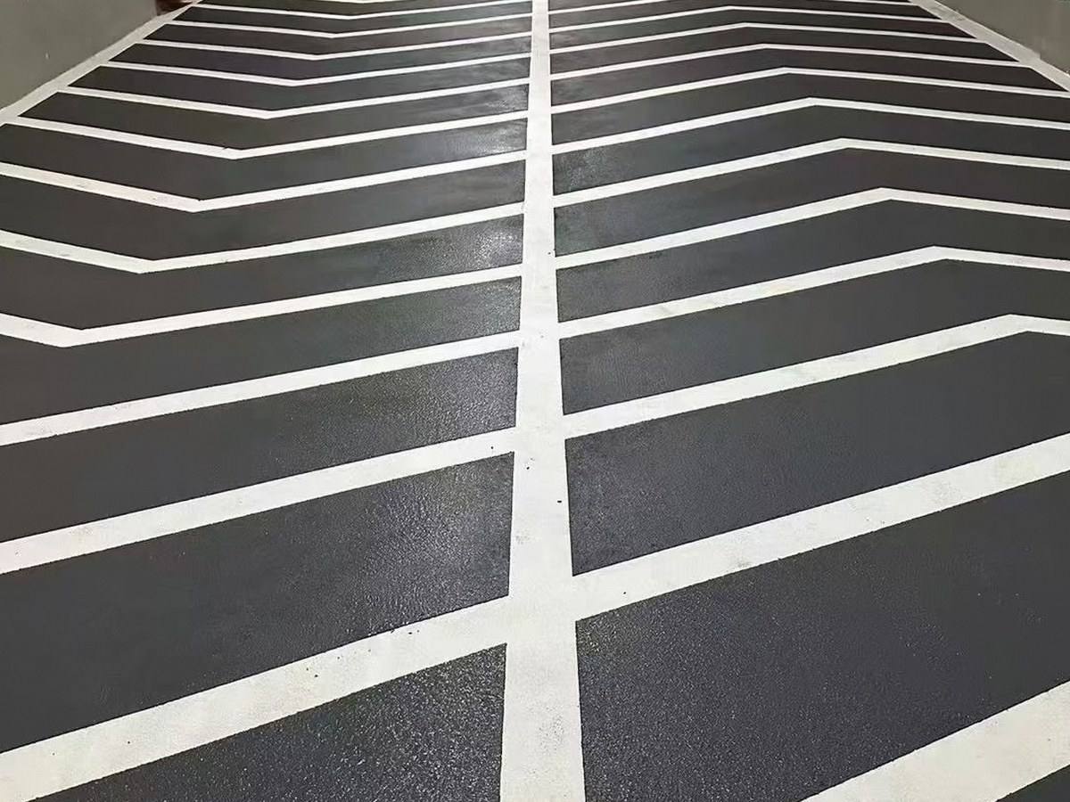 合肥无震动防滑坡道案例：谋成地坪地下车库坡道