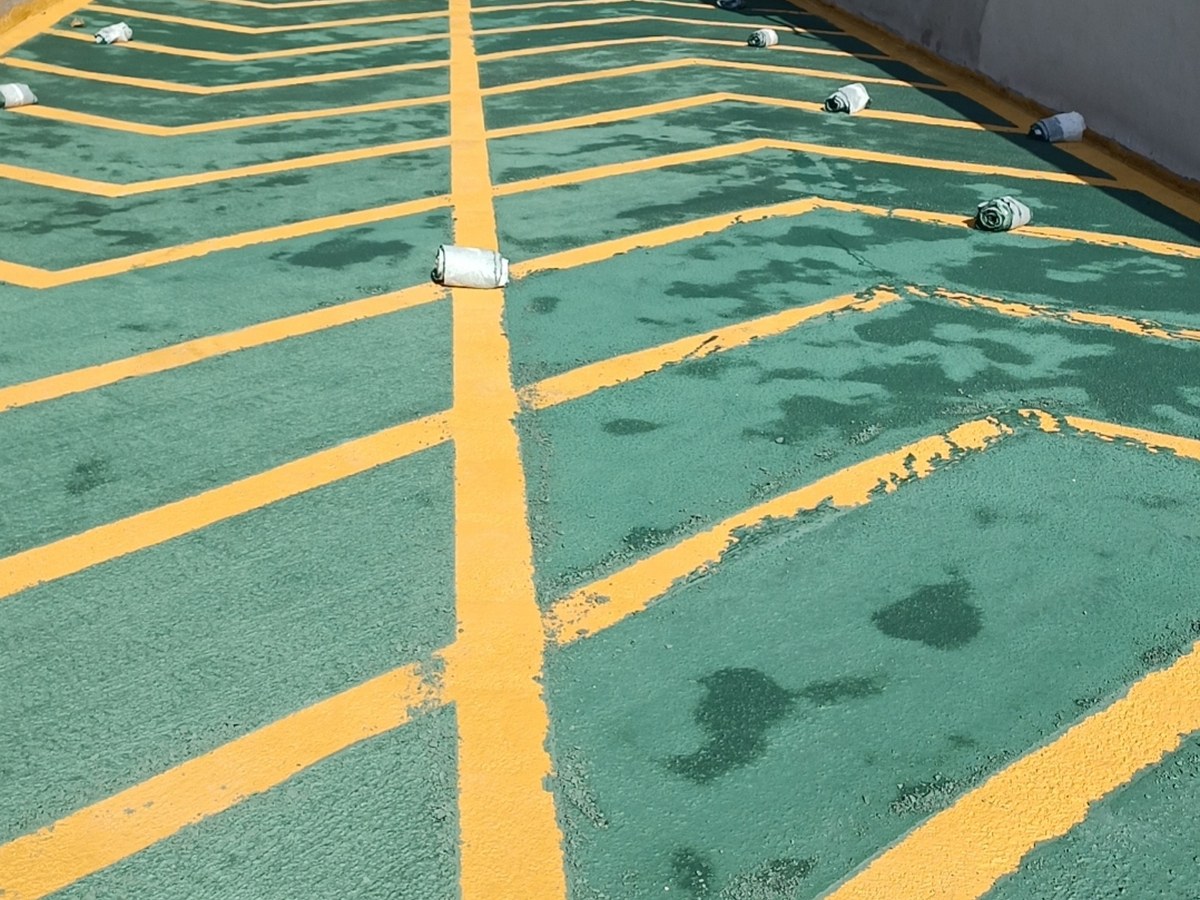 无震动防滑坡道 - 合肥无震动防滑坡道施工案例：谋成地坪地下停车场入口，糙面防滑雨雪天不打滑。安徽专