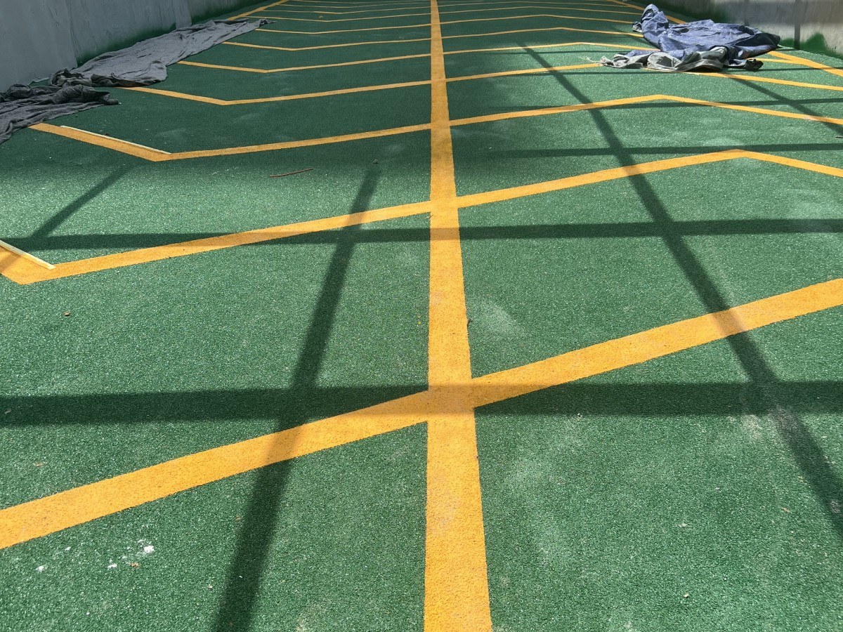 无震动防滑坡道 - 黄石无震动防滑坡道施工案例：谋成地坪地下停车场入口，国家标准工艺。湖北专业无震动