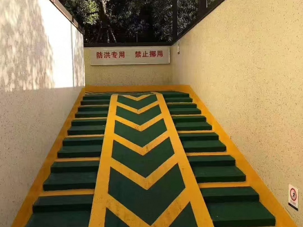 无震动防滑坡道 - 济南无震动防滑坡道施工案例：谋成地坪车库出入口，无震动防滑坡道。山东专业无震动防
