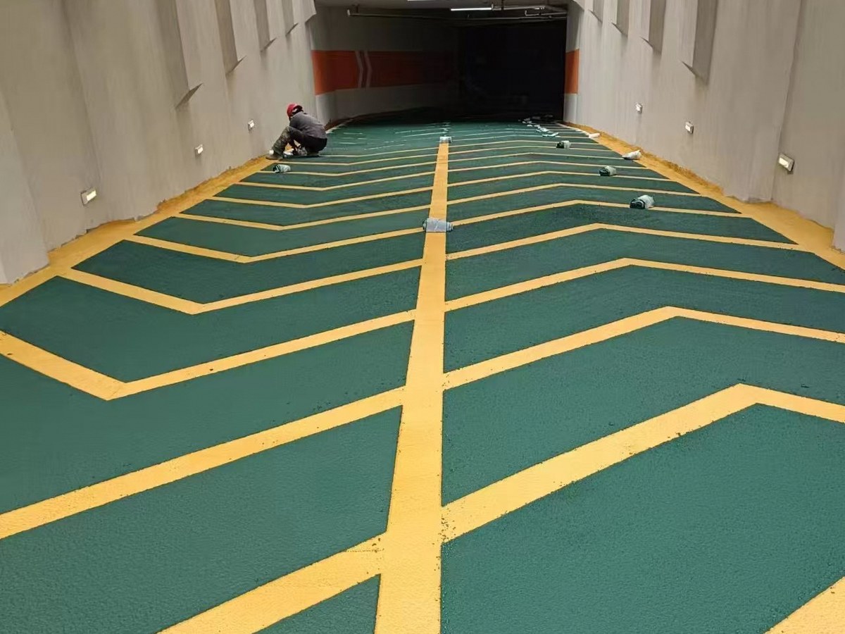 无震动防滑坡道 - 九江无震动防滑坡道施工案例：谋成地坪商场坡道，糙面防滑雨雪天不打滑。江西专业无震