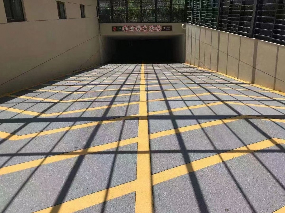 无震动防滑坡道 - 马鞍山无震动防滑坡道施工案例：谋成地坪小区坡道，国家标准工艺。安徽专业无震动防滑