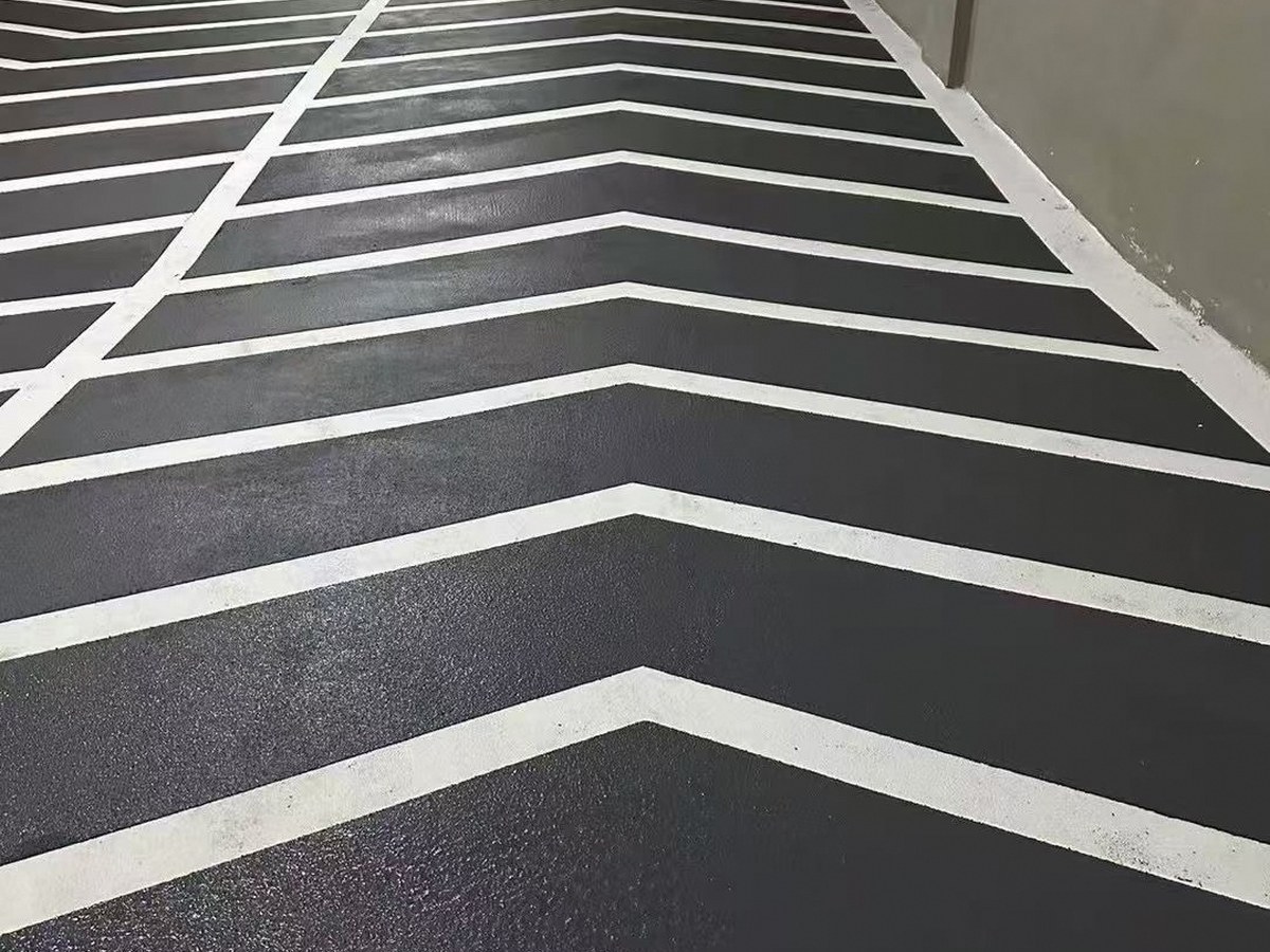 无震动防滑坡道 - 苏州无震动防滑坡道施工案例：谋成地坪地下停车场入口，国家标准工艺。江苏专业无震动