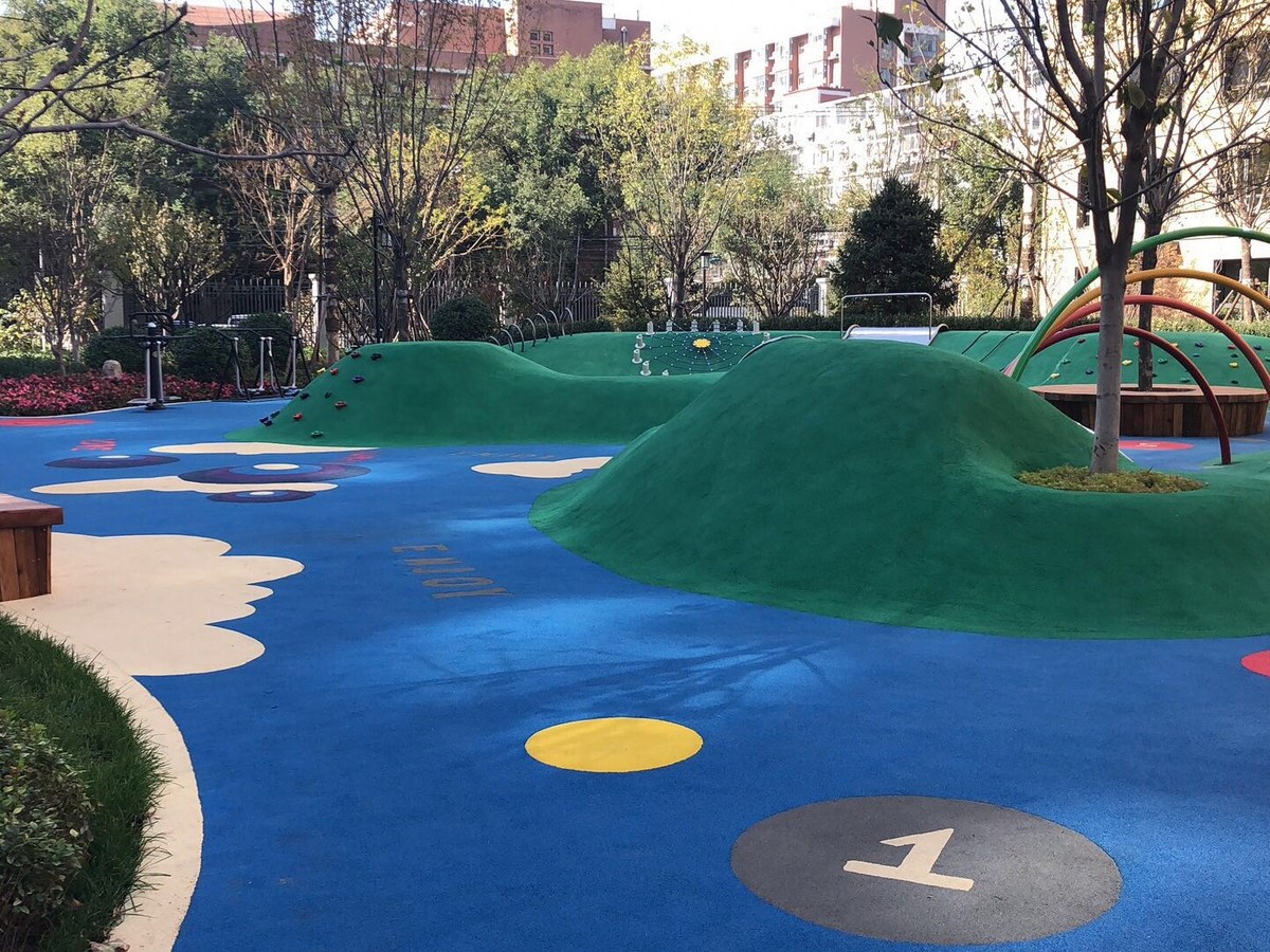 塑胶地坪 - 黄石塑胶地坪施工案例：谋成地坪社区健身场地，弹性好防滑耐磨。湖北专业塑胶地坪厂家