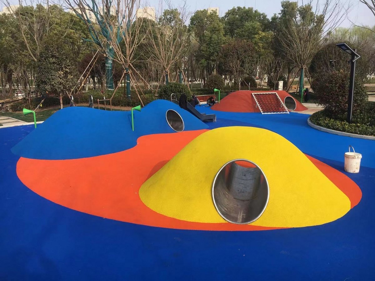 塑胶地坪 - 济南塑胶地坪施工案例：谋成地坪学校操场，环保无毒。山东专业塑胶地坪厂家，设计施工