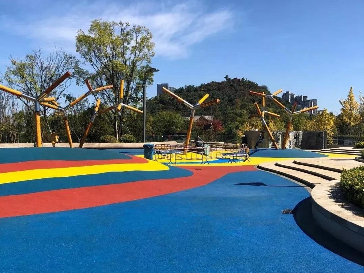 塑胶地坪 - 商丘塑胶地坪施工案例：谋成地坪篮球场，6-8年使用寿命。河南专业塑胶地坪厂家，设
