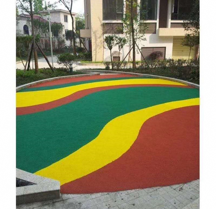 塑胶地坪 - 武汉塑胶地坪施工案例：谋成地坪社区健身场地，6-8年使用寿命。湖北专业塑胶地坪厂