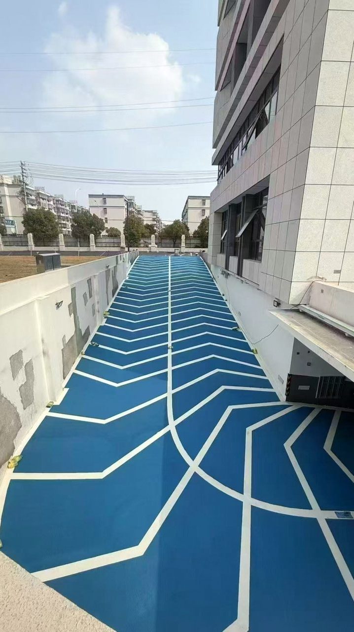 蚌埠无震动防滑坡道完工案例实拍 - 谋成地坪