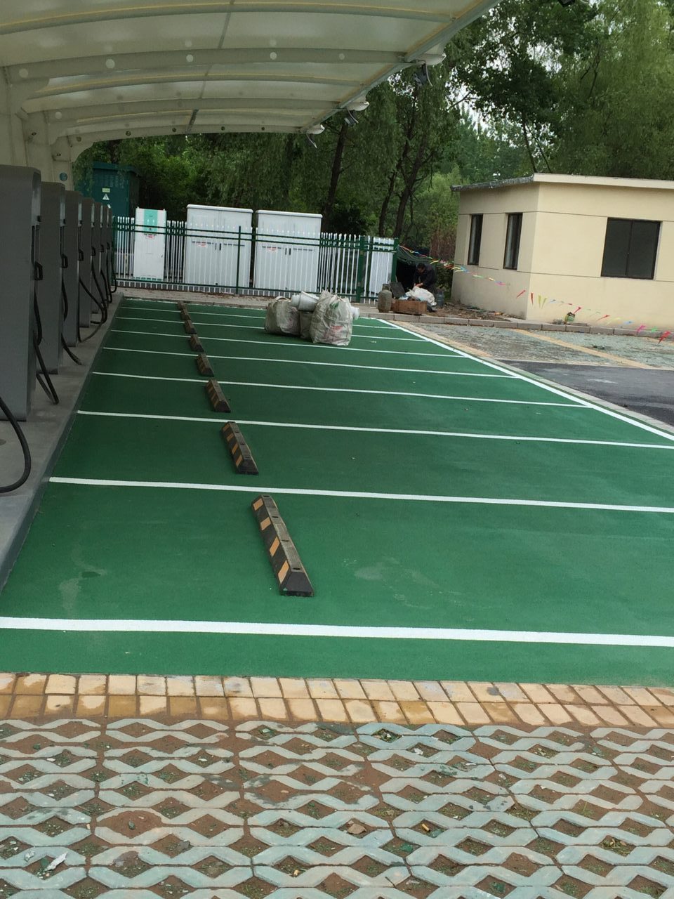 南通彩色防滑路面完工案例实拍 - 谋成地坪