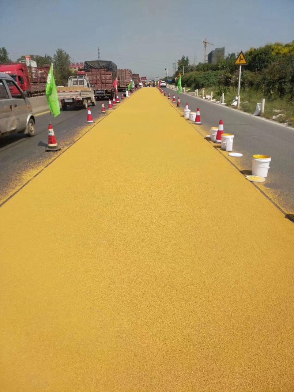 南阳彩色防滑路面完工案例实拍 - 谋成地坪