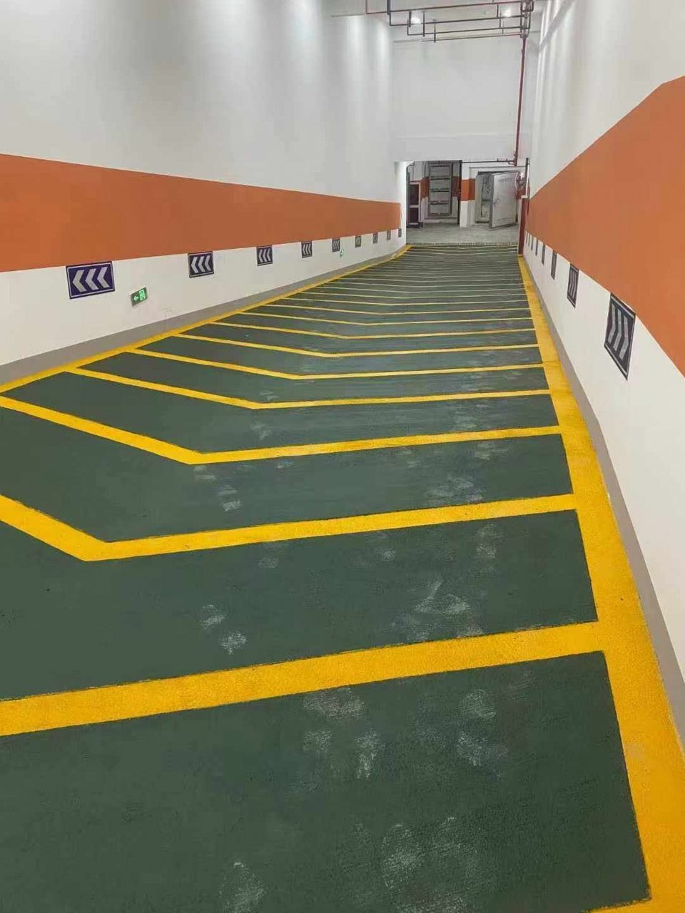 宁波无震动防滑坡道完工案例实拍 - 谋成地坪