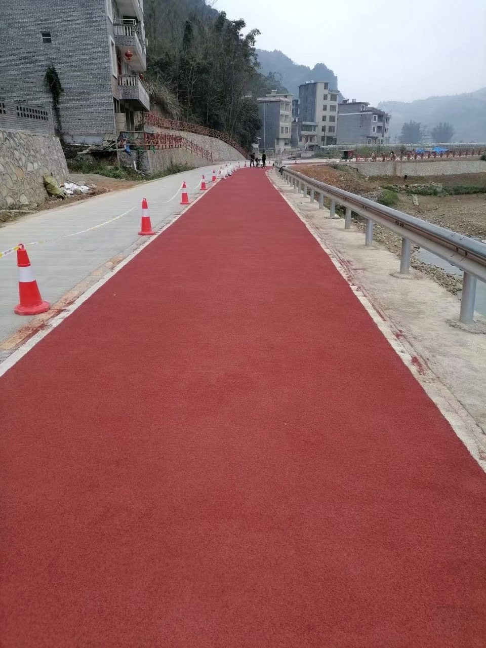 苏州彩色防滑路面完工案例实拍 - 谋成地坪