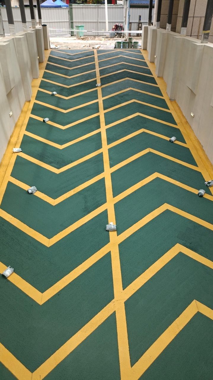 新乡无震动防滑坡道完工案例实拍 - 谋成地坪